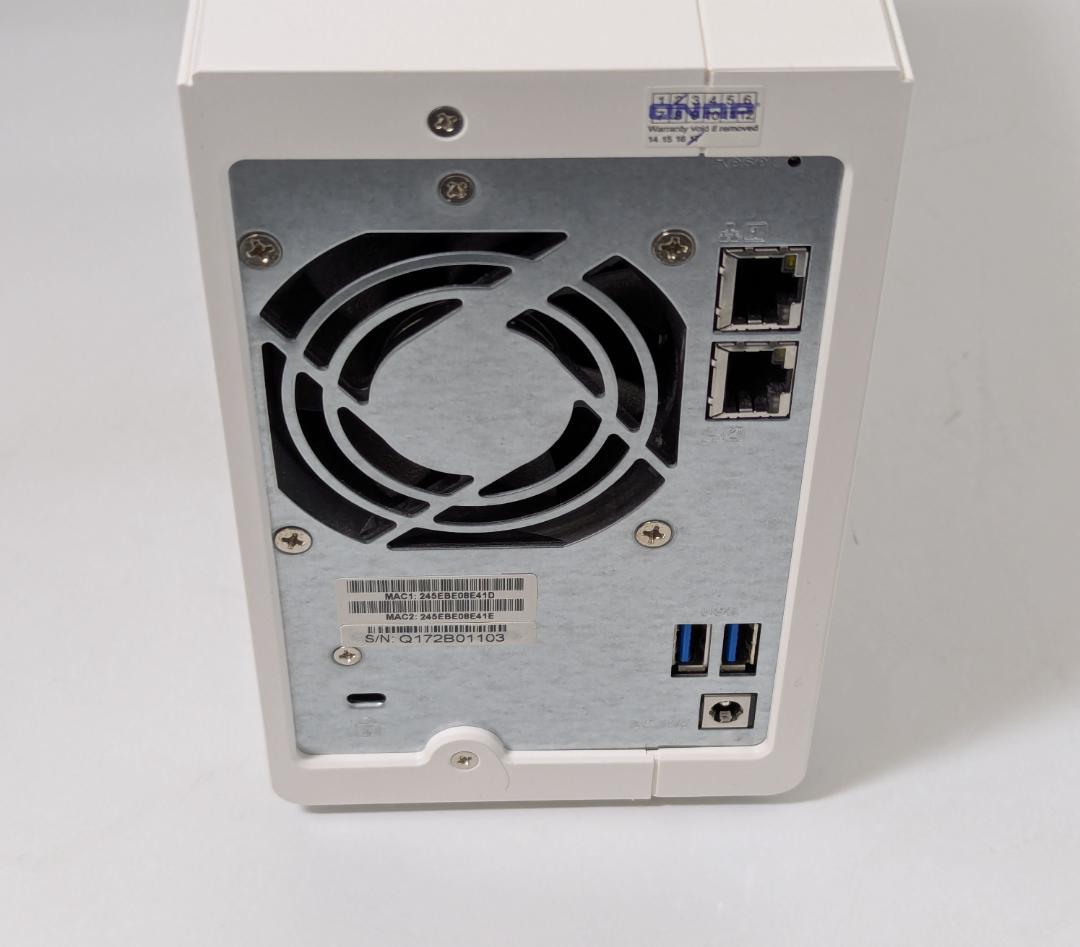 外付けハードディスク・ドライブ QNAP TP-231P + 4TBx2