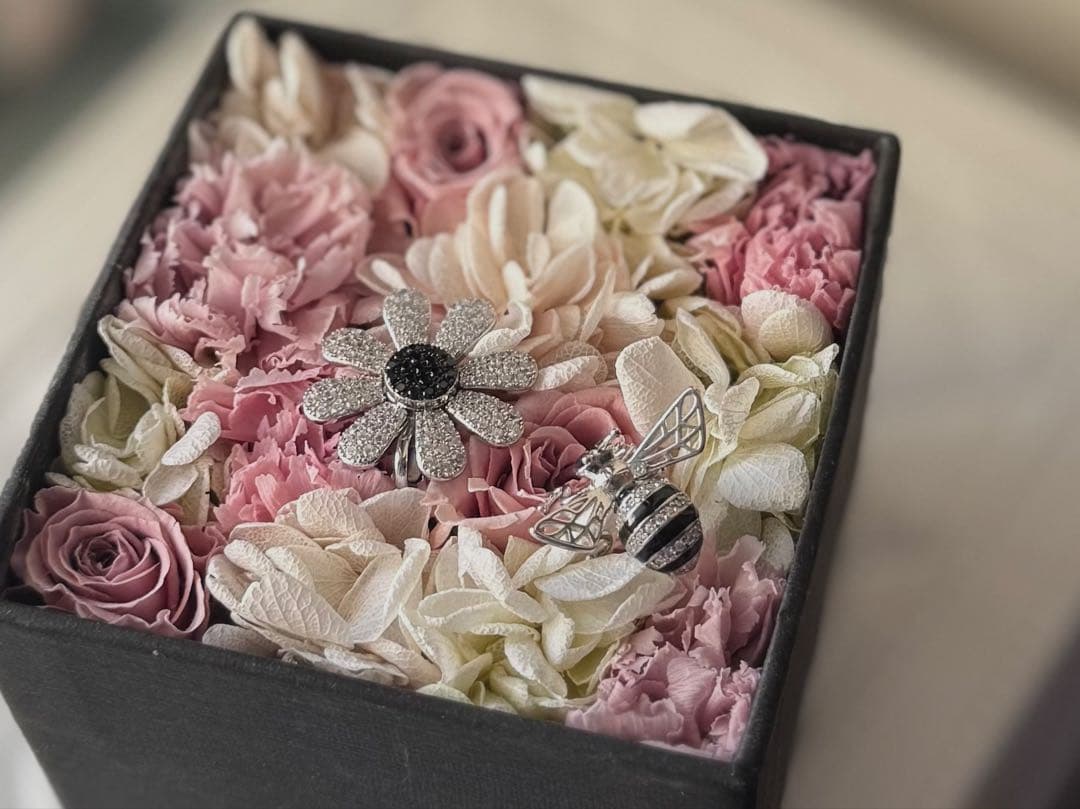 実物写真❤️Mio Harutaka好き❤️ マーガレットピアス　片耳　ホワイト