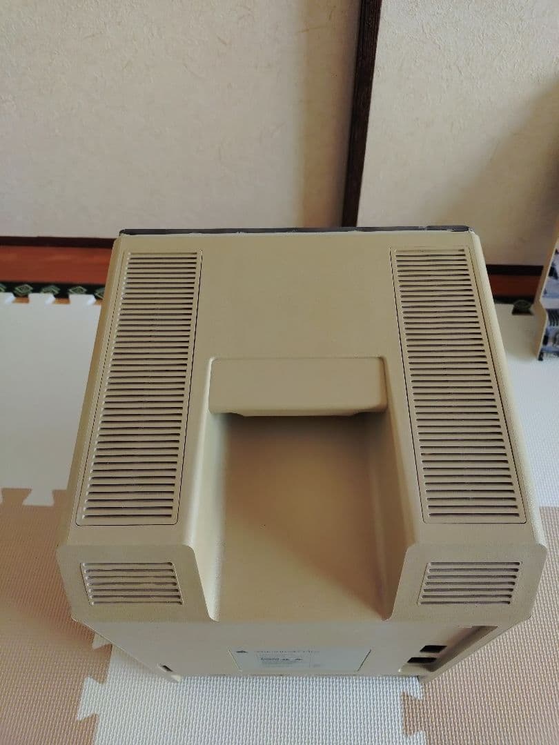 アップル マッキントッシュ ケースと液晶モニター