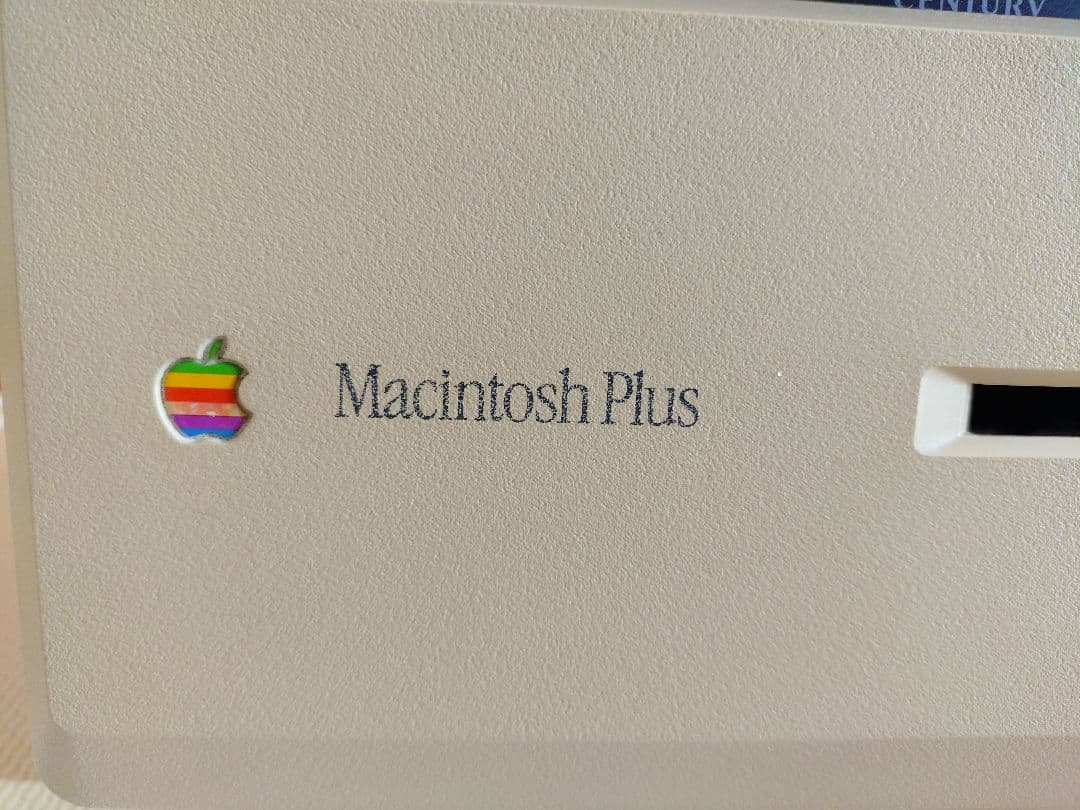 アップル マッキントッシュ ケースと液晶モニター