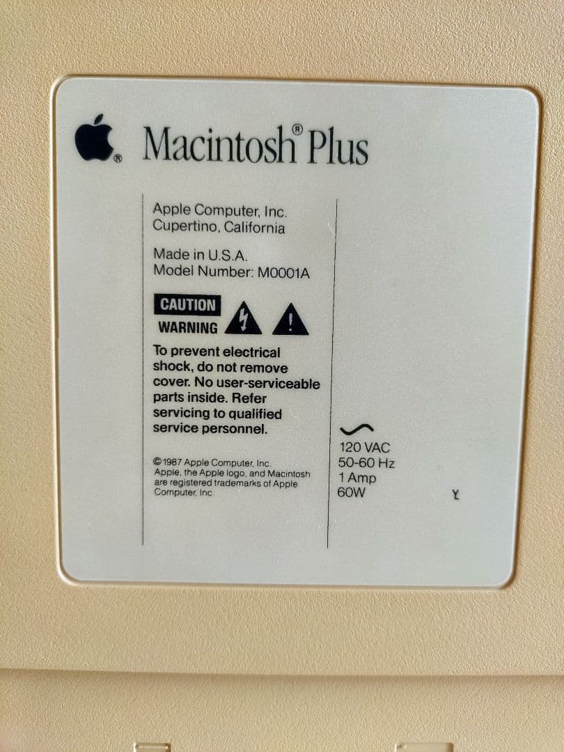 アップル マッキントッシュ ケースと液晶モニター