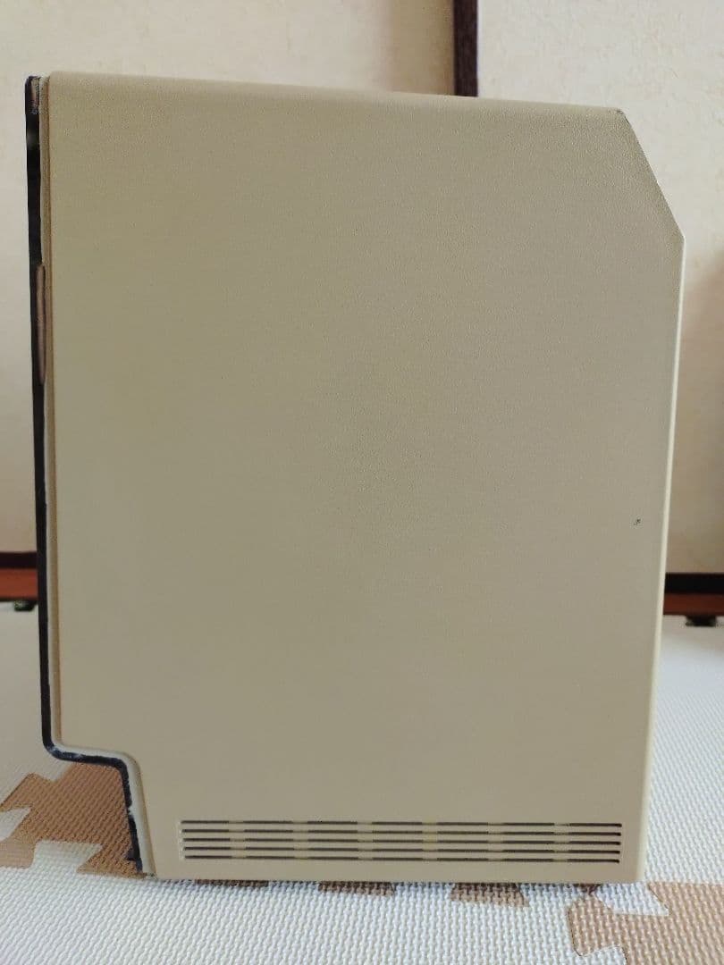 アップル マッキントッシュ ケースと液晶モニター