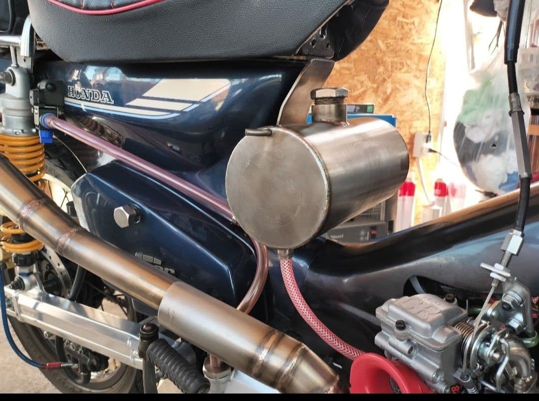 ホンダ　スーパーカブ　燃料タンク　　HONDA　Super　cub