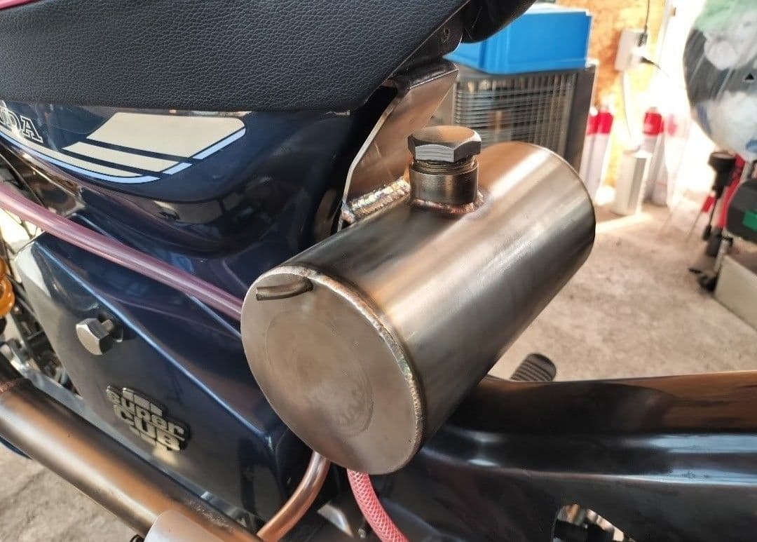 ホンダ　スーパーカブ　燃料タンク　　HONDA　Super　cub