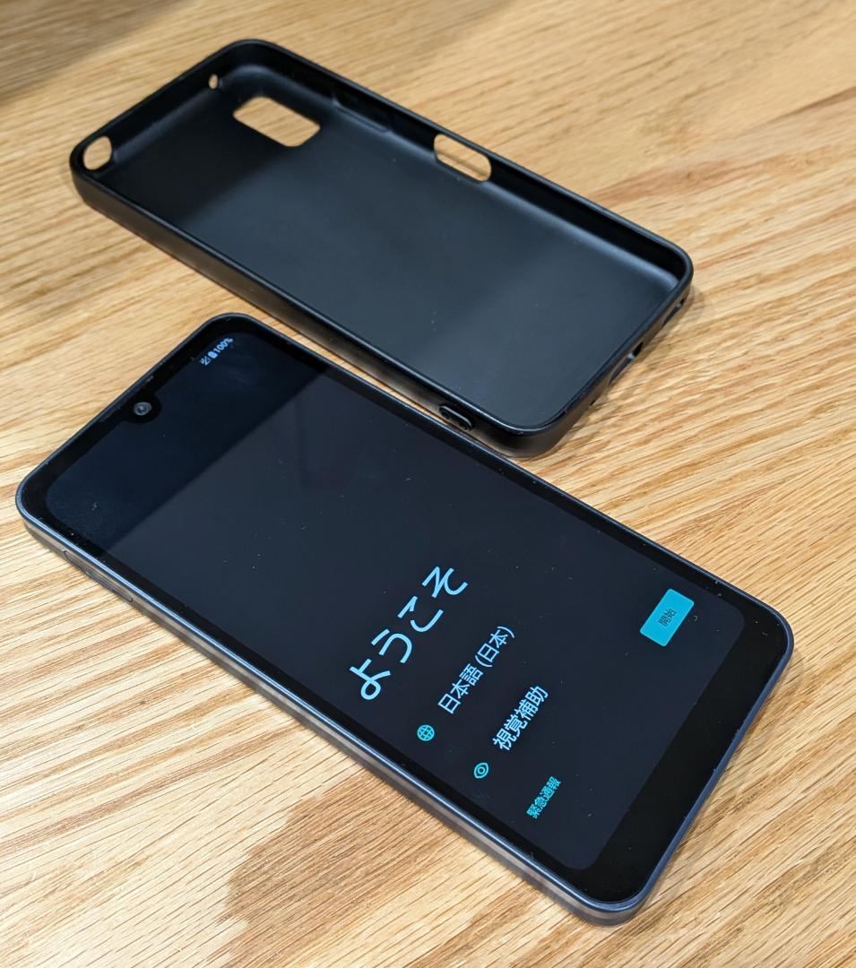 AQUOS wish3 SH-53D docomo製スマートフォン ケース付