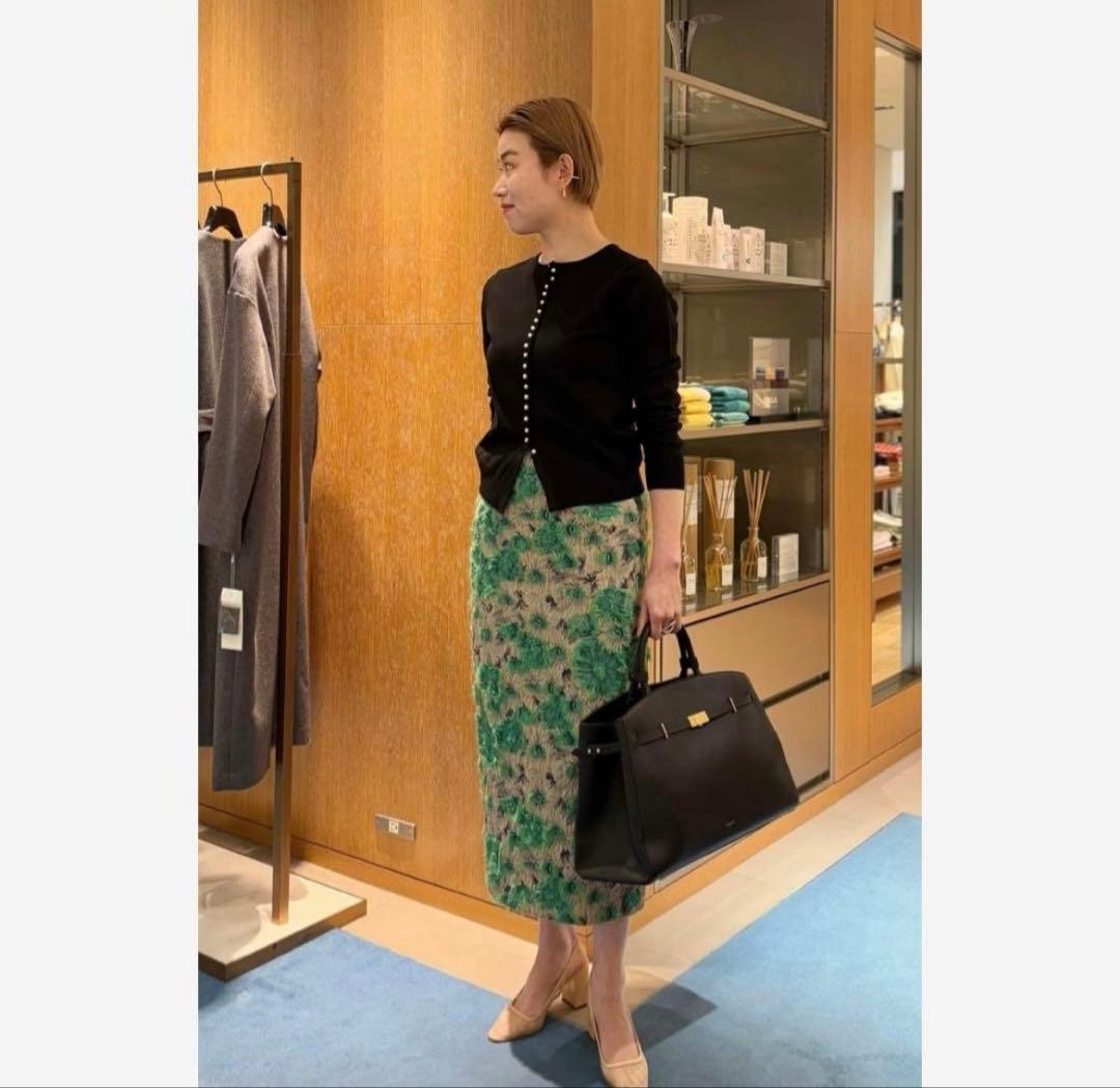 極美品 ボールジィ ウールポリエステル バックパールボタンプルオーバー ブラック