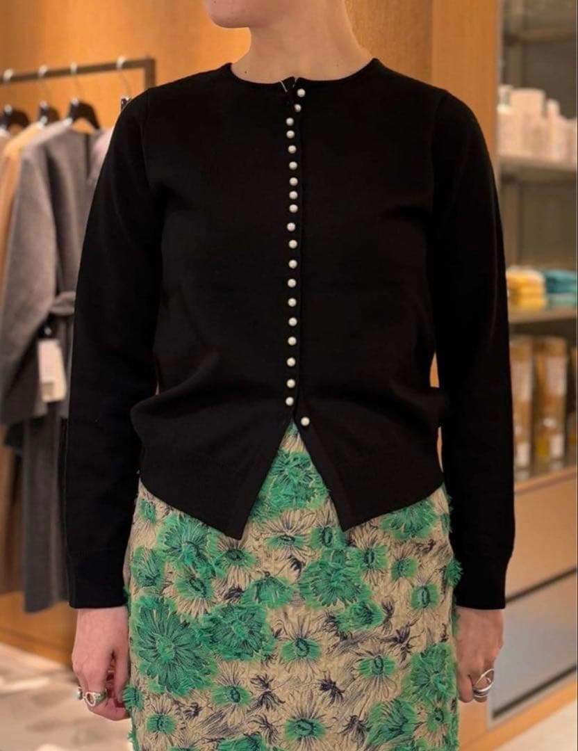 極美品 ボールジィ ウールポリエステル バックパールボタンプルオーバー ブラック