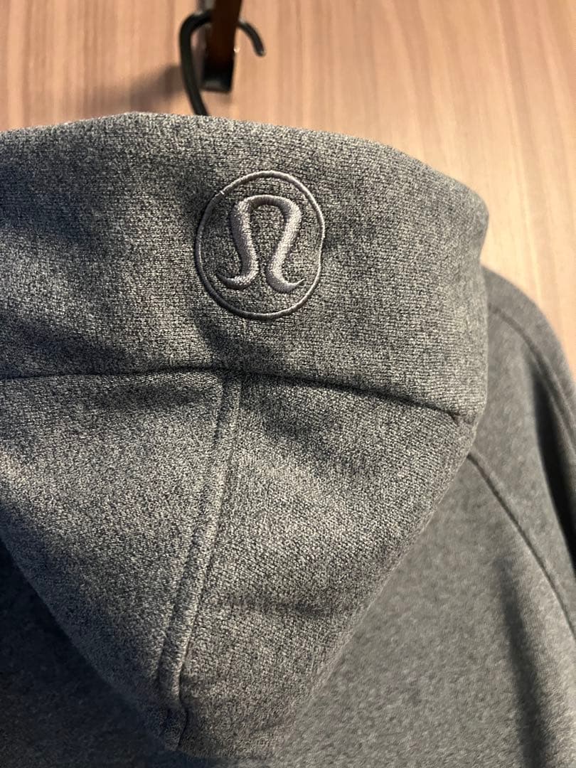 ルルレモン✴︎グレー フルジップ フード付き クロップドパーカー