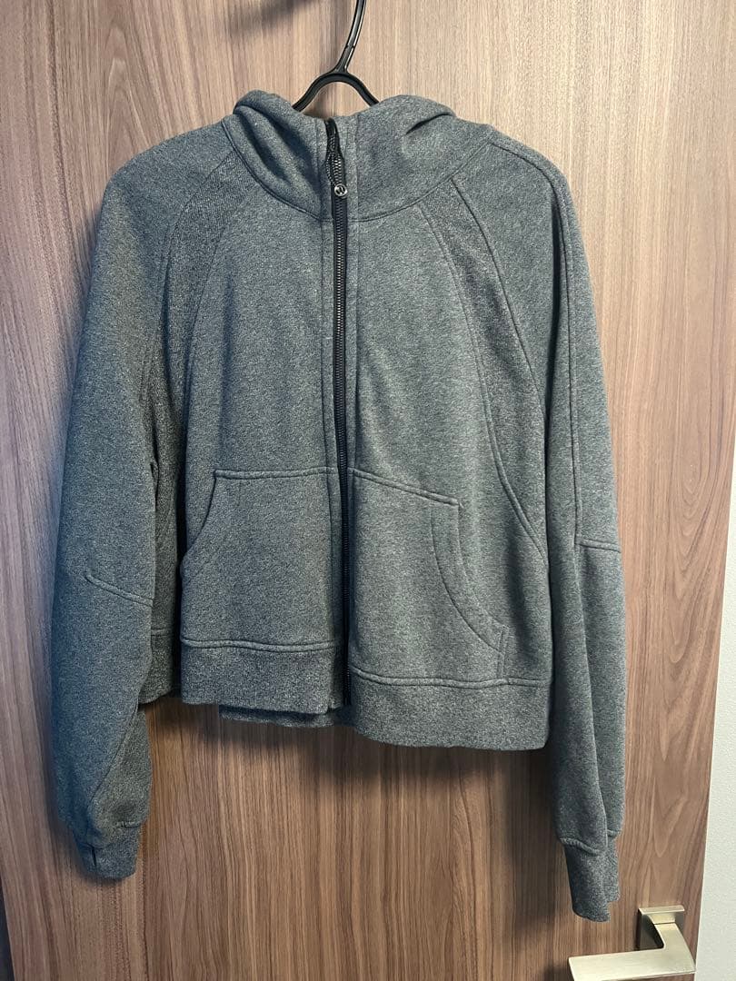 ルルレモン✴︎グレー フルジップ フード付き クロップドパーカー
