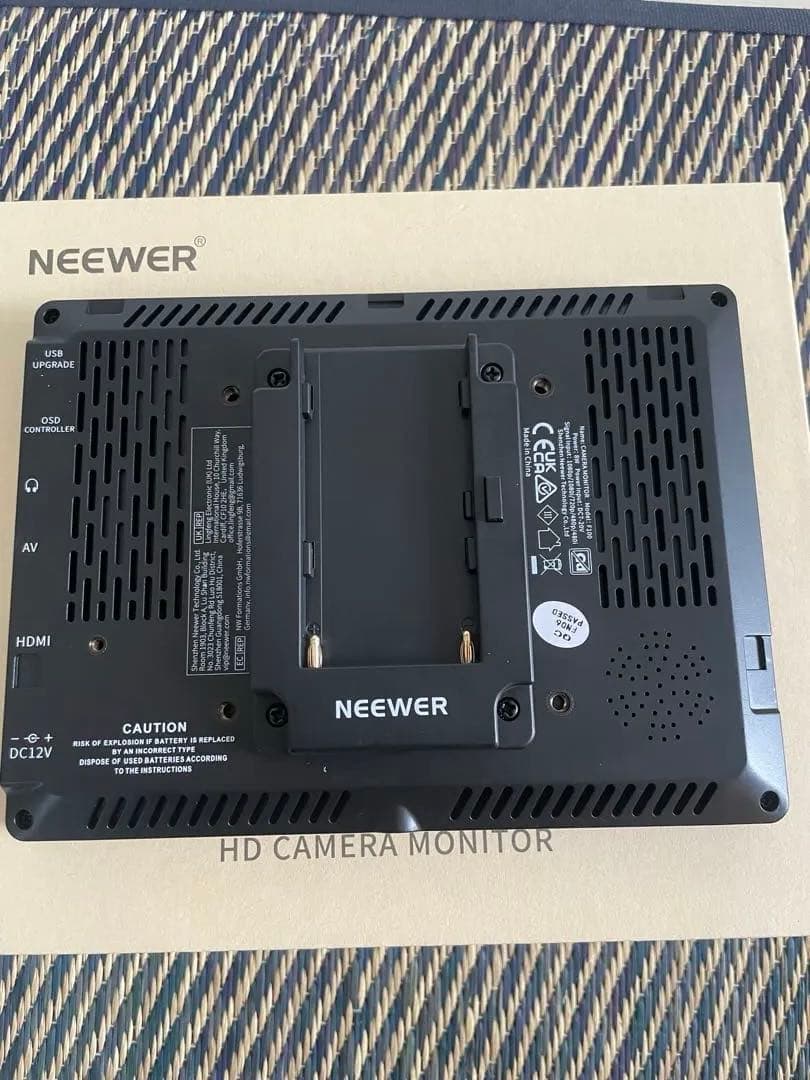 Neewer F100 7インチ カメラモニター 充電器付き