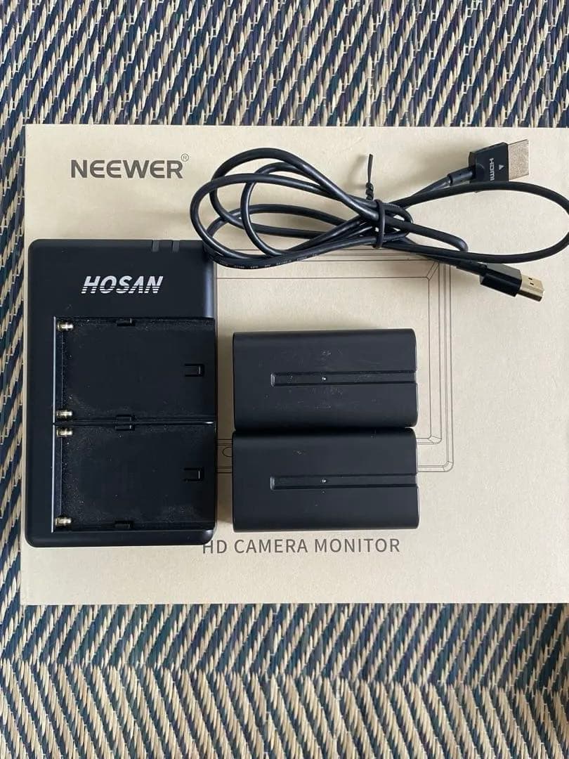 Neewer F100 7インチ カメラモニター 充電器付き