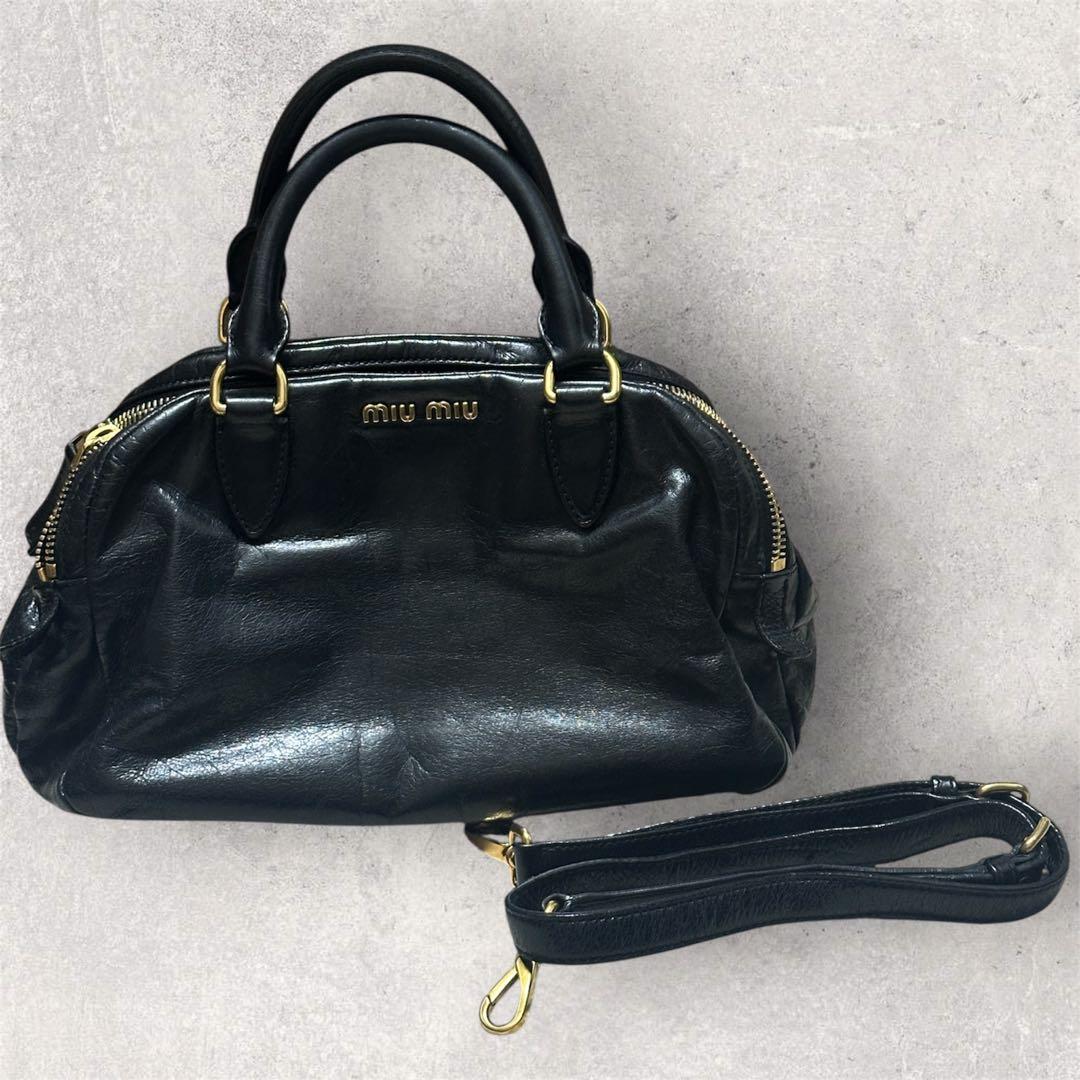 miu miu ブラック　ゴールド　レザー　ハンドバッグ