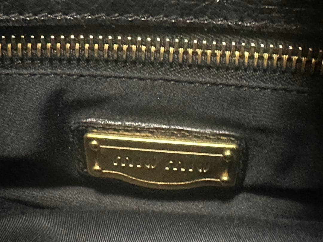 miu miu ブラック　ゴールド　レザー　ハンドバッグ