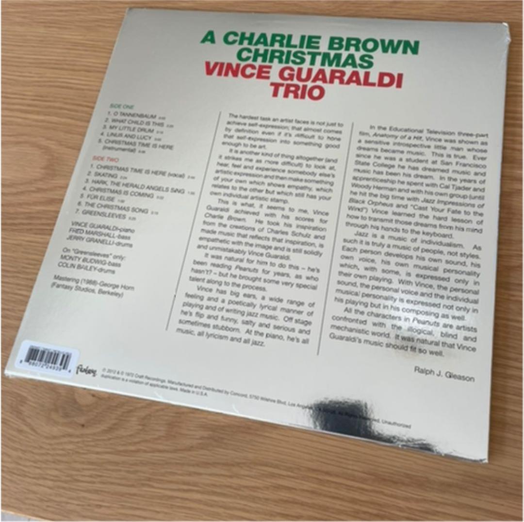 【新品シールド】メタリックゴールド渦巻模様+アートポスター付きシルバージャケット