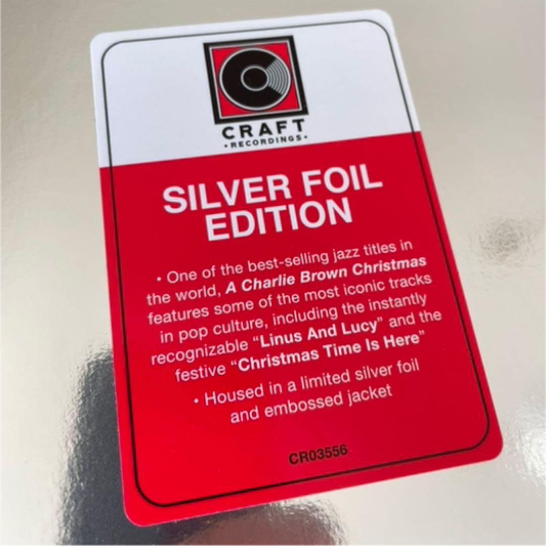 【新品シールド】メタリックゴールド渦巻模様+アートポスター付きシルバージャケット