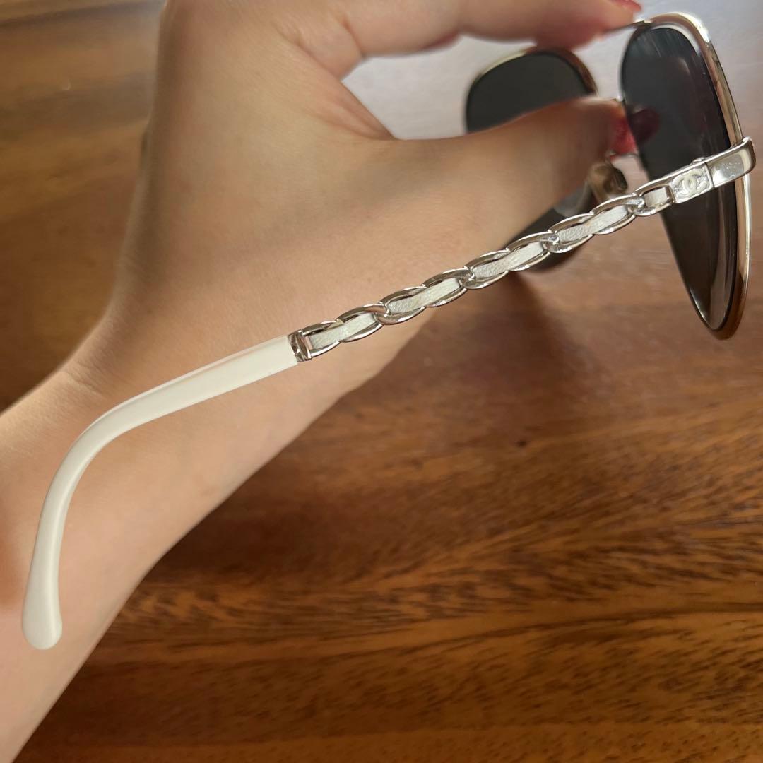 CHANEL アビエーターサングラス シルバー/ホワイト　ケース付き