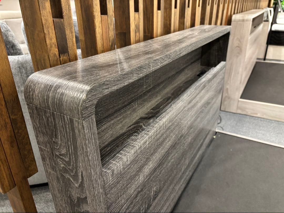 高級感溢れるベッド♪ ナント高さ調整も可能！　ダブルサイズ