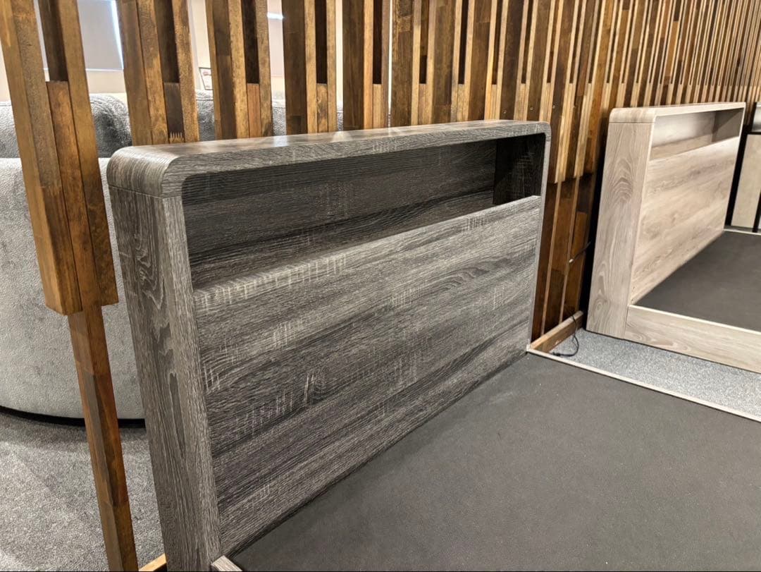 高級感溢れるベッド♪ ナント高さ調整も可能！　ダブルサイズ