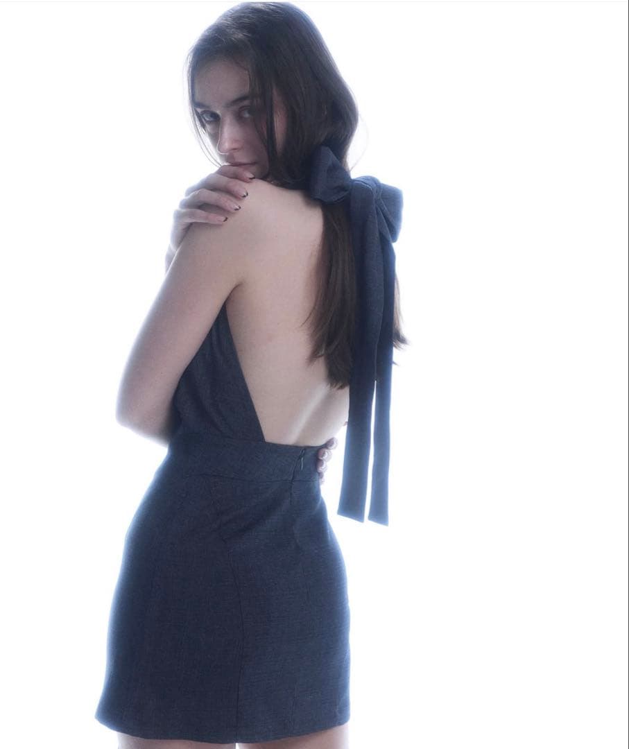 theredthread バックレスリボン付きミニワンピース