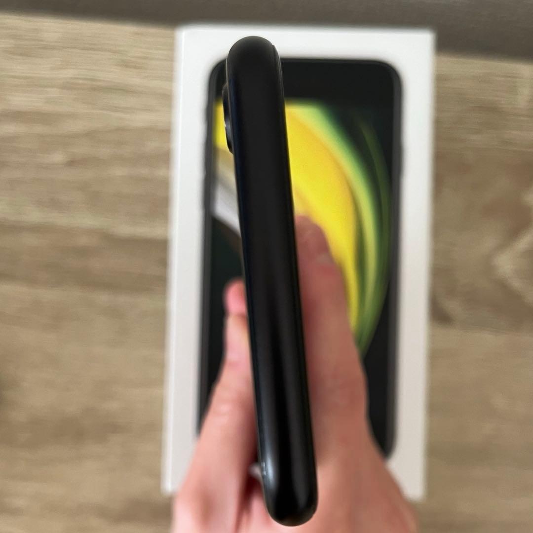美品 Apple iPhone SE 第2世代 ブラック 64GB