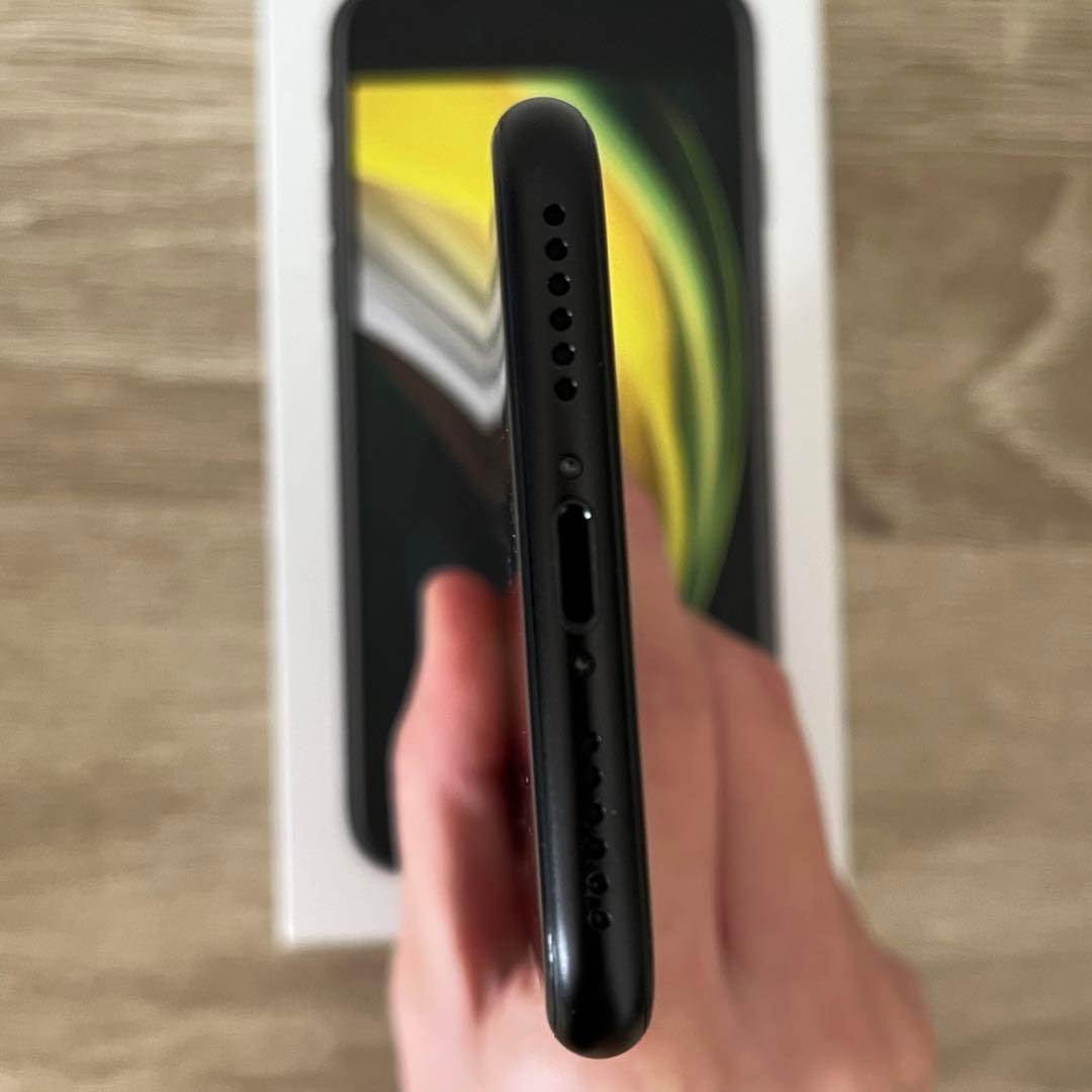 美品 Apple iPhone SE 第2世代 ブラック 64GB
