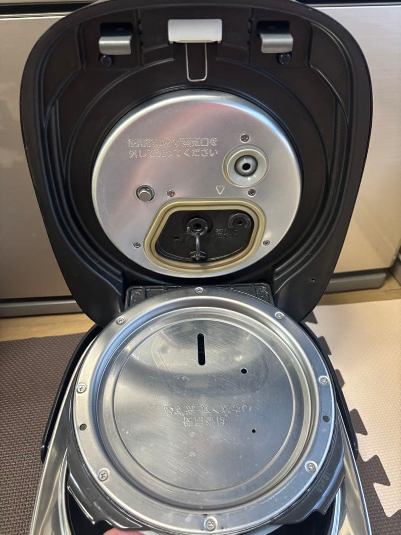 美品　TOSHIBA RC-10VXV K 炊飯器　23製