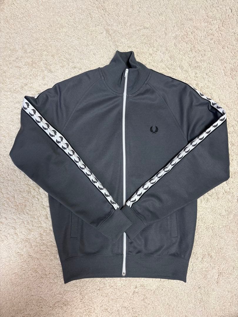 【チヤたんさん専用】FRED PERRY トラックジャケット グレー s