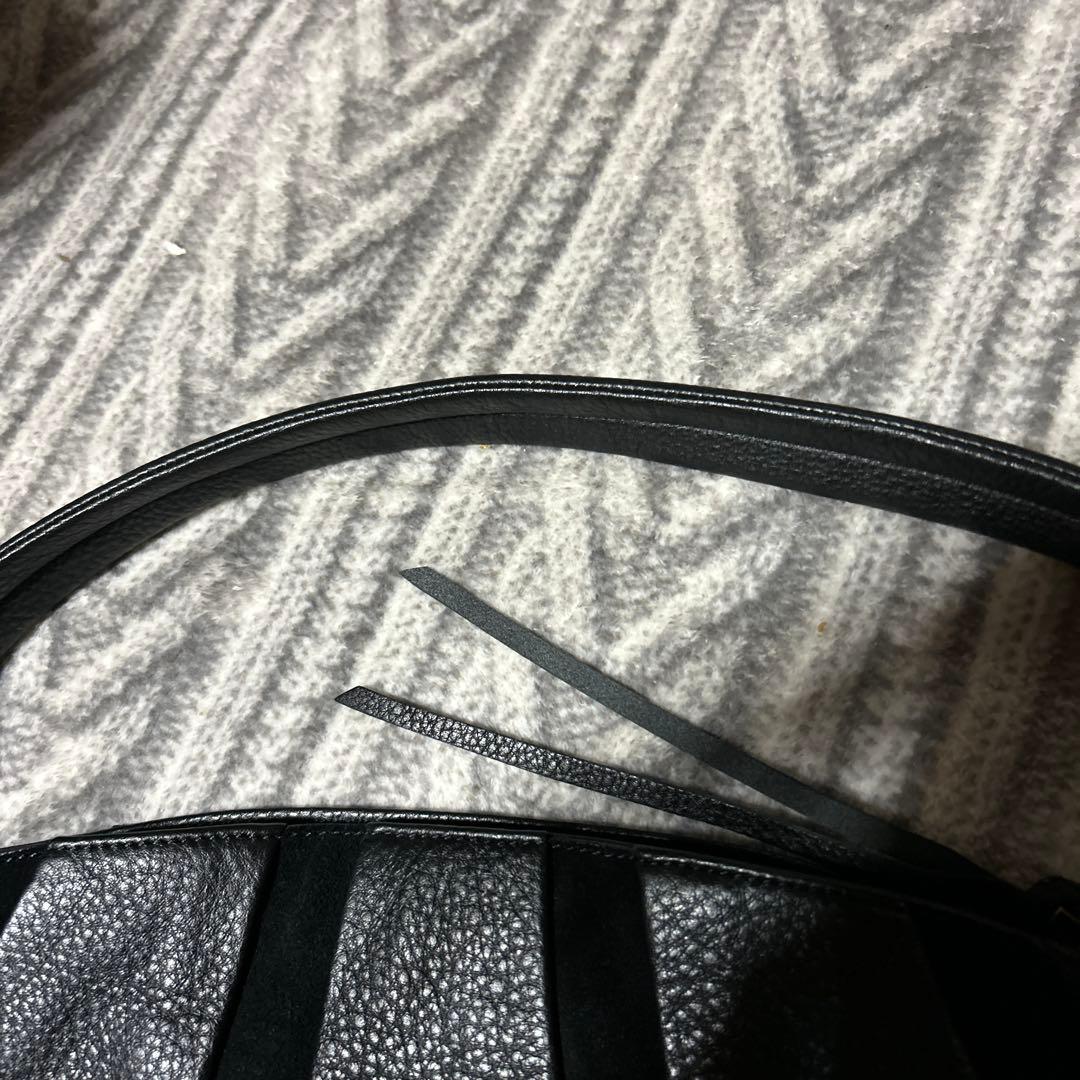 ブラックレザーショルダーバッグ