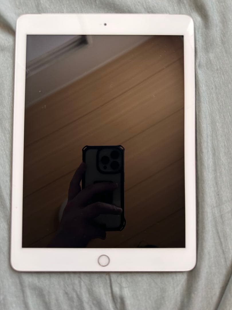 Apple iPad (第6世代) 128GB WiFiモデル シルバー