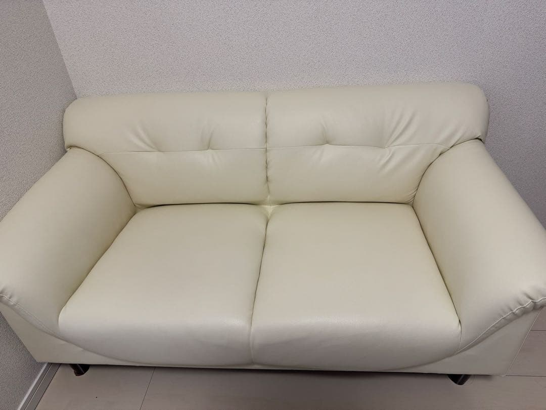 //再々値下げ// 2人掛けソファ　レザー調　ホワイト