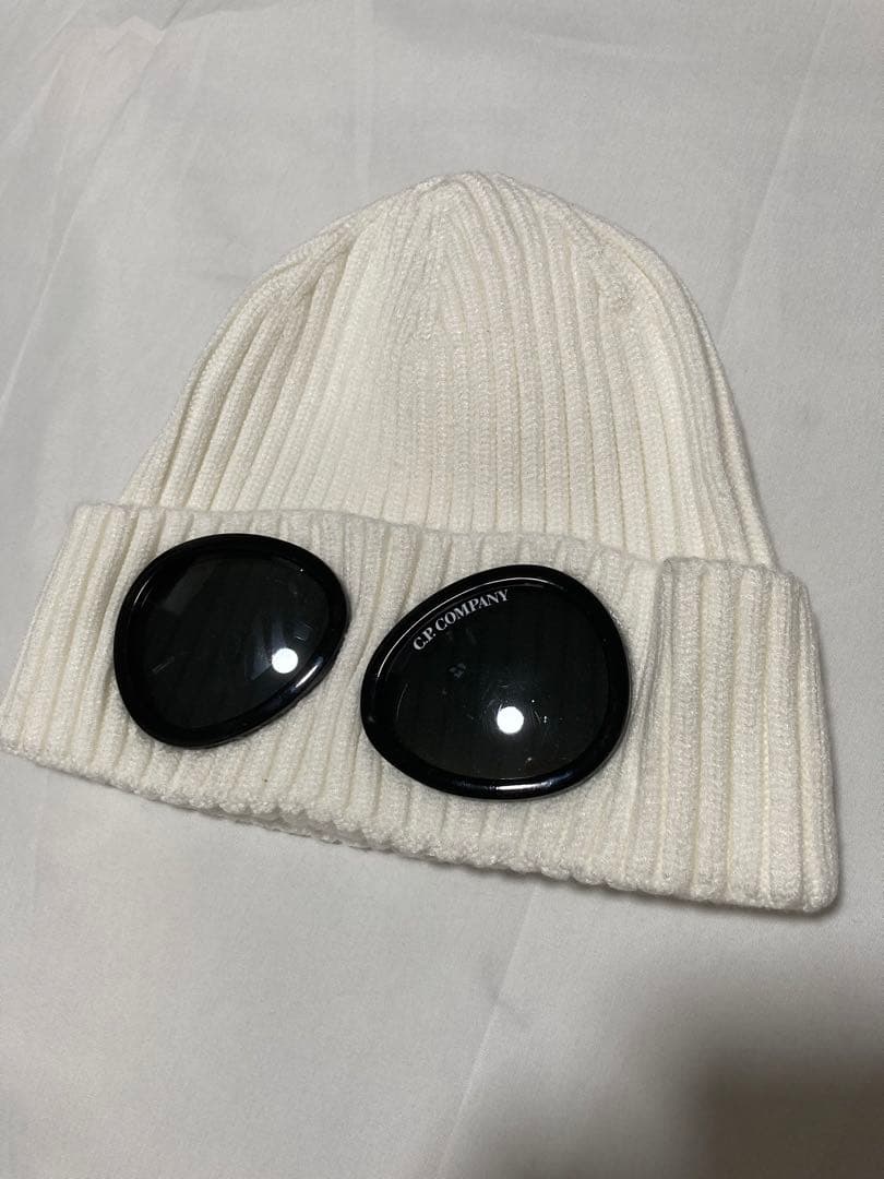 C.P. COMPANY サングラス付きニット帽
