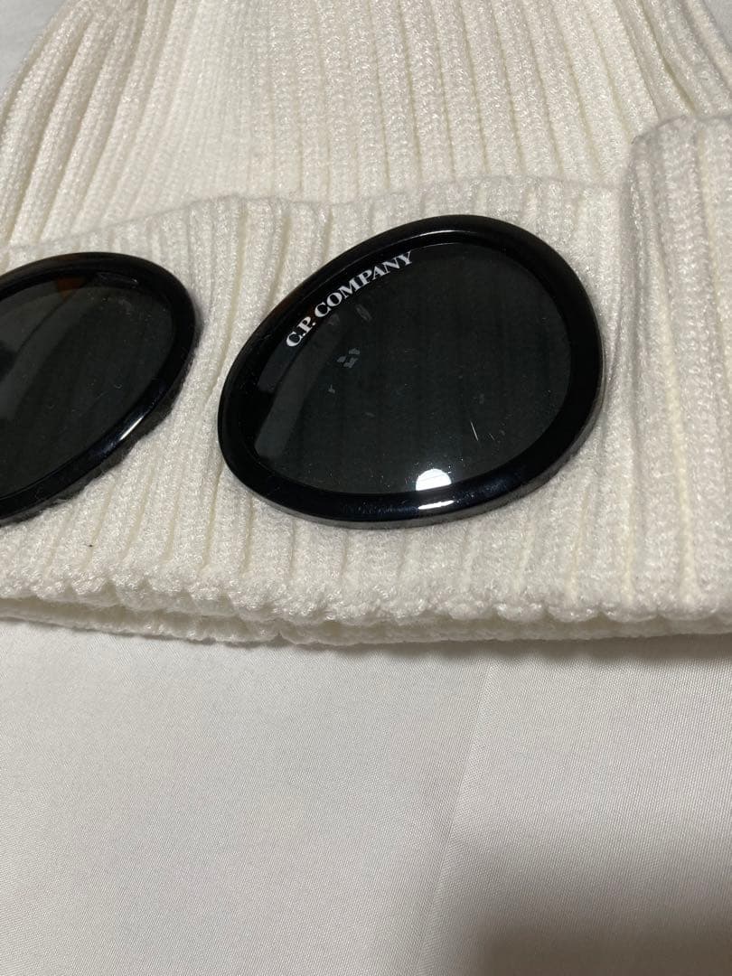 C.P. COMPANY サングラス付きニット帽