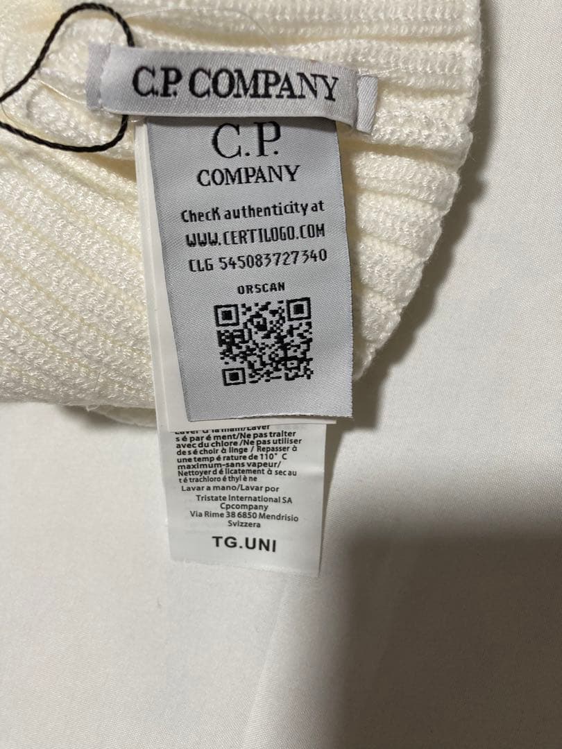 C.P. COMPANY サングラス付きニット帽