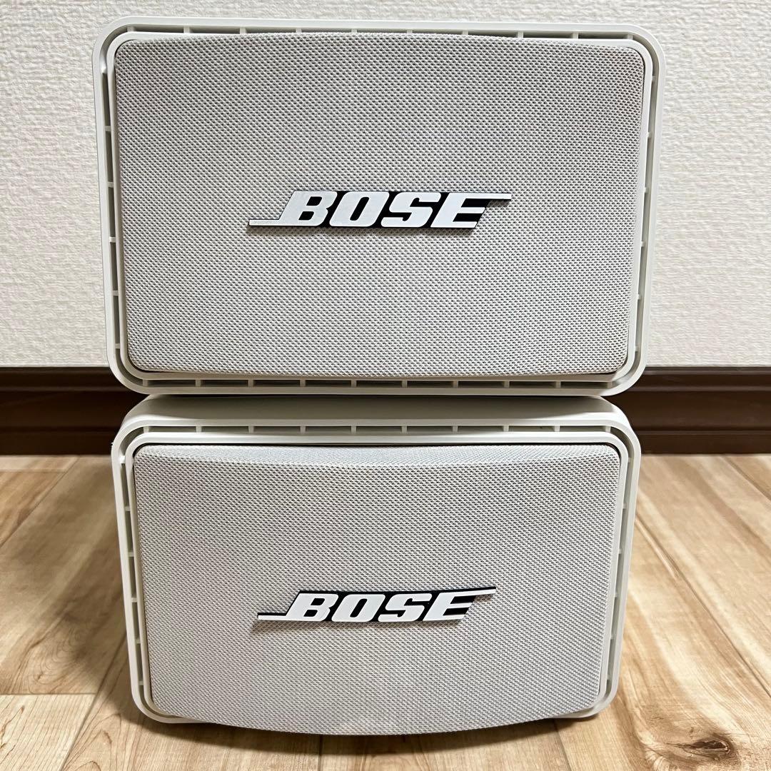 コロ助　BOSE ボーズ 111ADW ペアスピーカー 白 純正吊り金具付