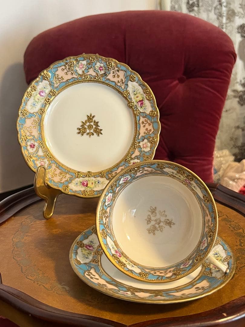 極美品オールドノリタケ マルキ印 金彩のカップとソーサー　プレート　トリオセット