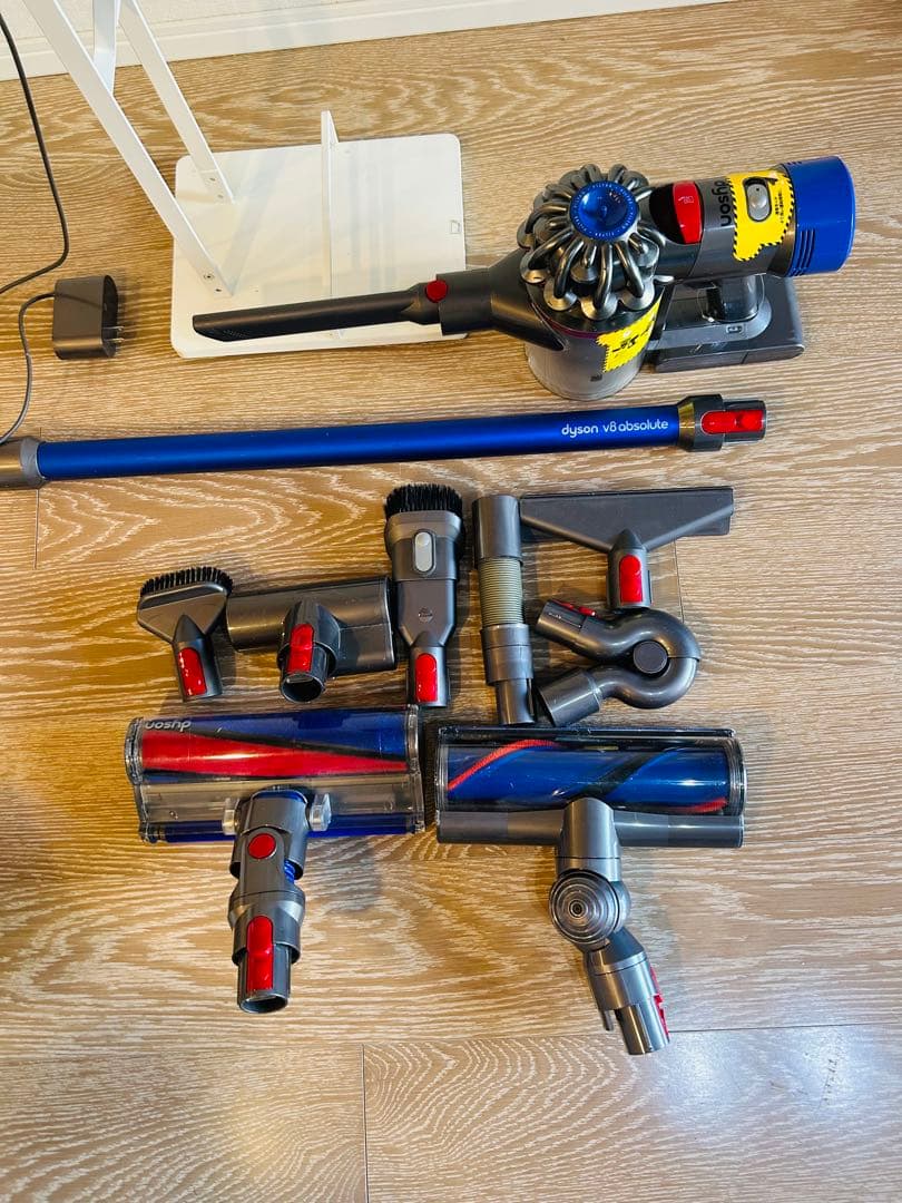 【即日発送】ダイソン V8 Absolute スタンド・付属品完備