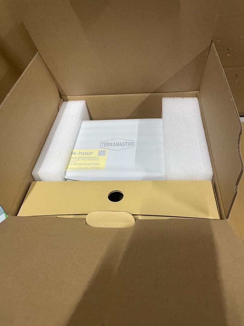 TerraMaster F2-223 2ベイ NAS SMB向けストレージ