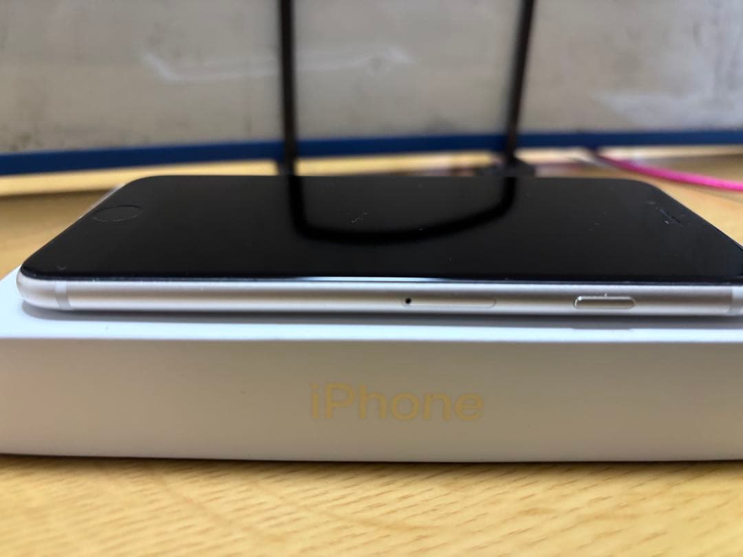 Apple iPhone SE (第3世代) 64GB(最大容量69%)