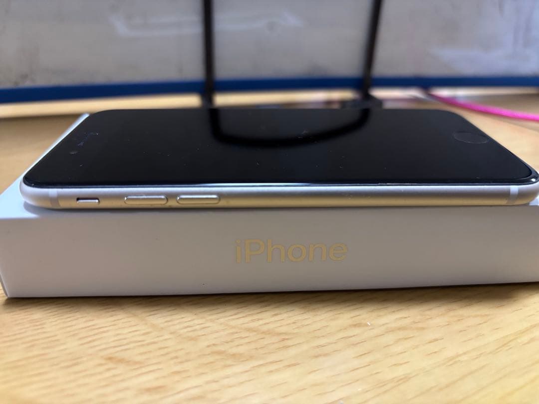 Apple iPhone SE (第3世代) 64GB(最大容量69%)