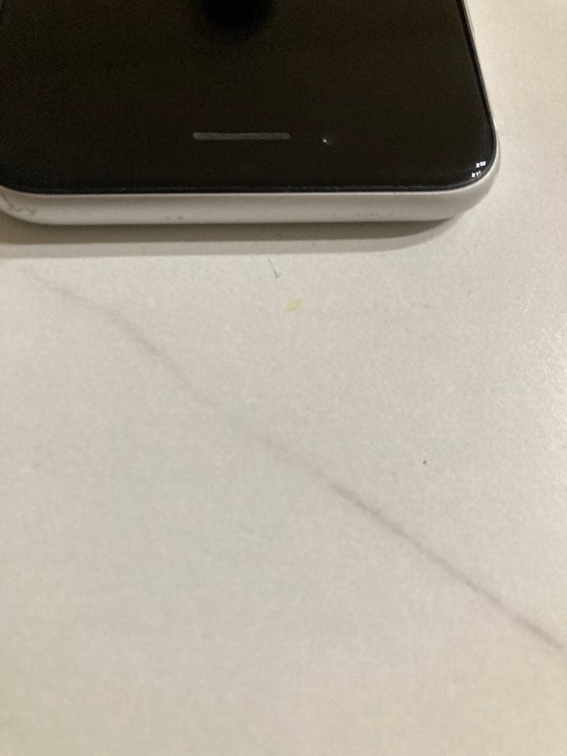 iPhone SE第2世代　ジャンク品　本体　携帯　ホワイト白