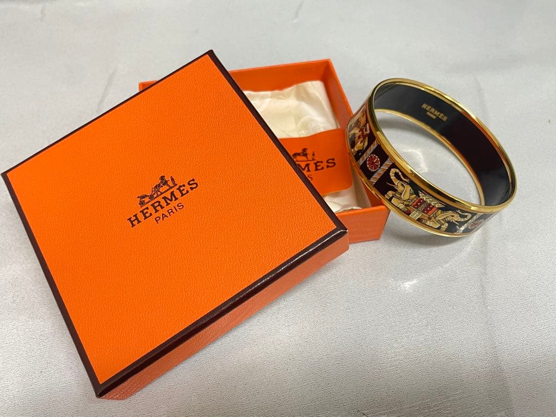 HERMES エルメス　バングル　ブレスレット　七宝焼　象柄　総柄