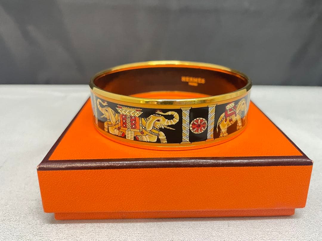 HERMES エルメス　バングル　ブレスレット　七宝焼　象柄　総柄