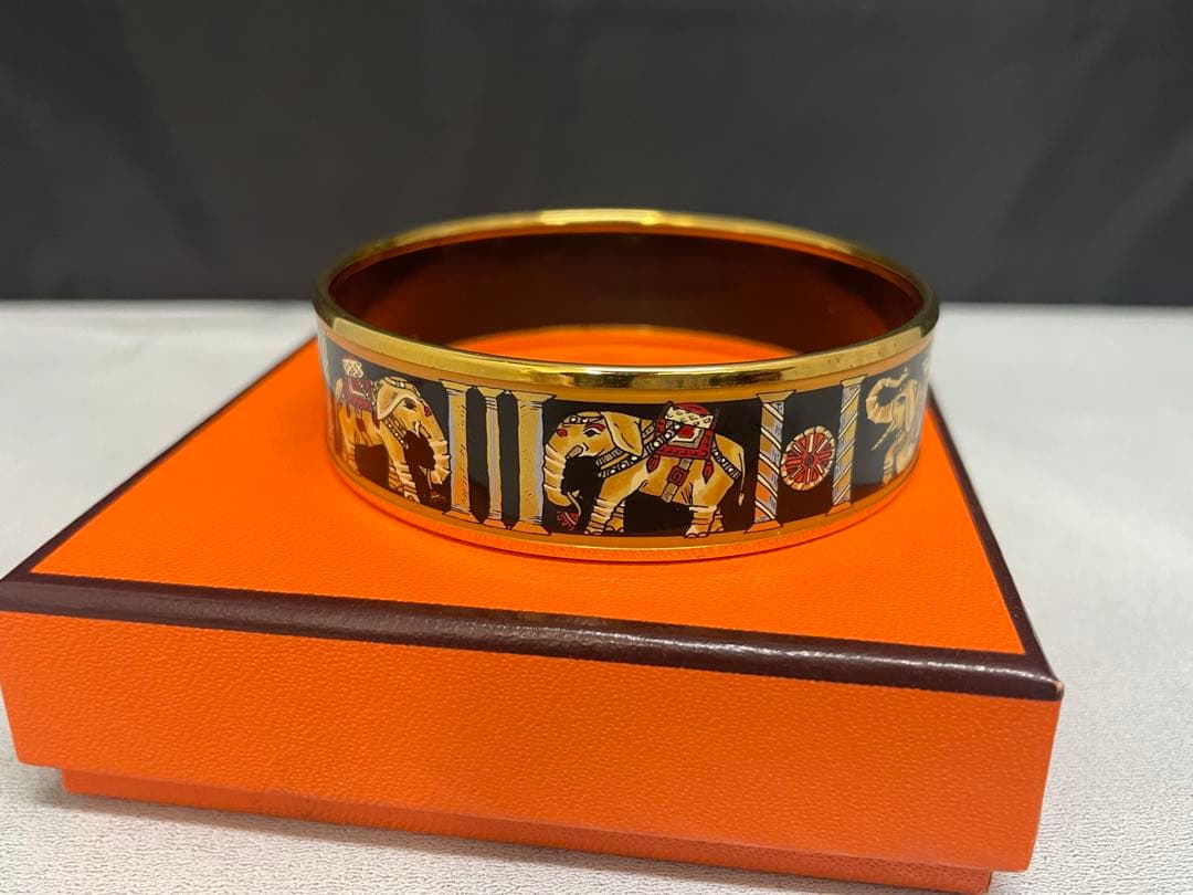 HERMES エルメス　バングル　ブレスレット　七宝焼　象柄　総柄