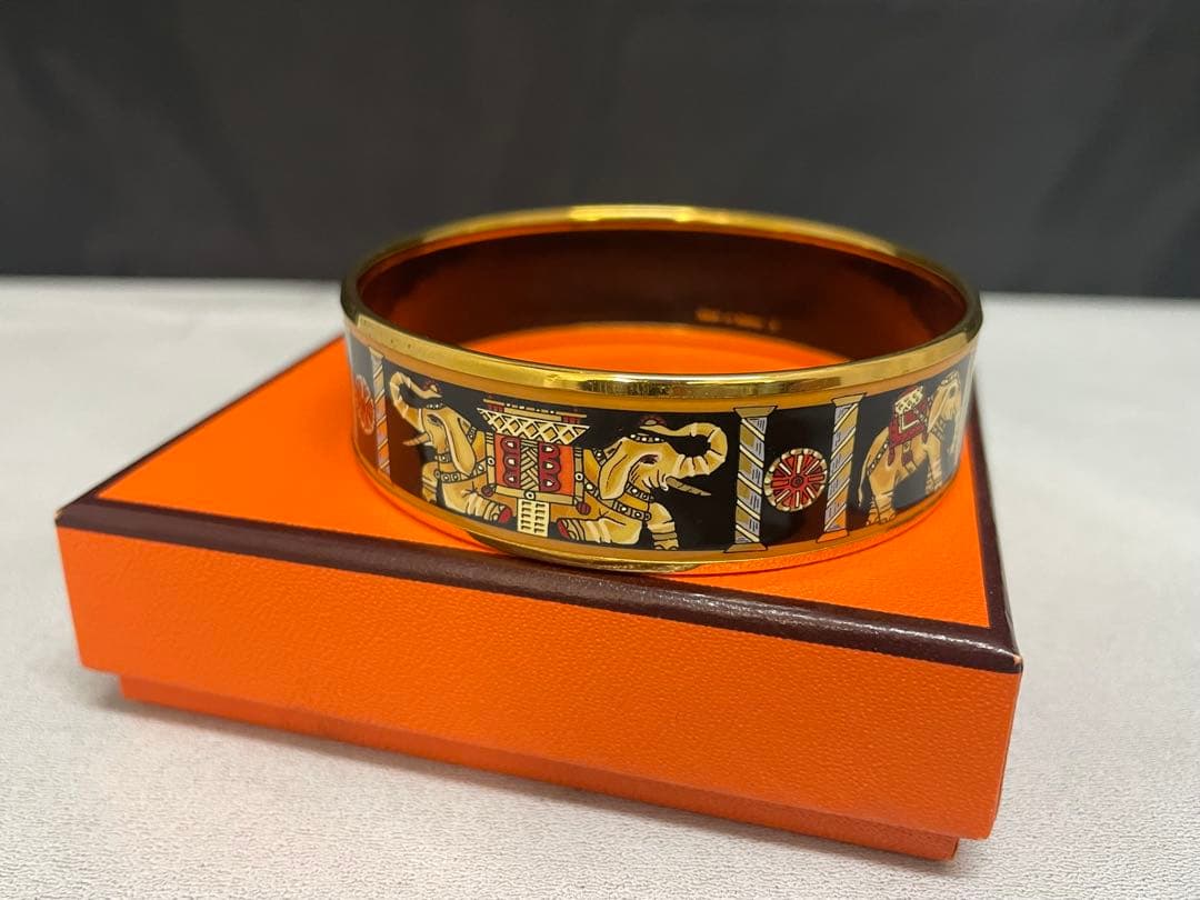 HERMES エルメス　バングル　ブレスレット　七宝焼　象柄　総柄