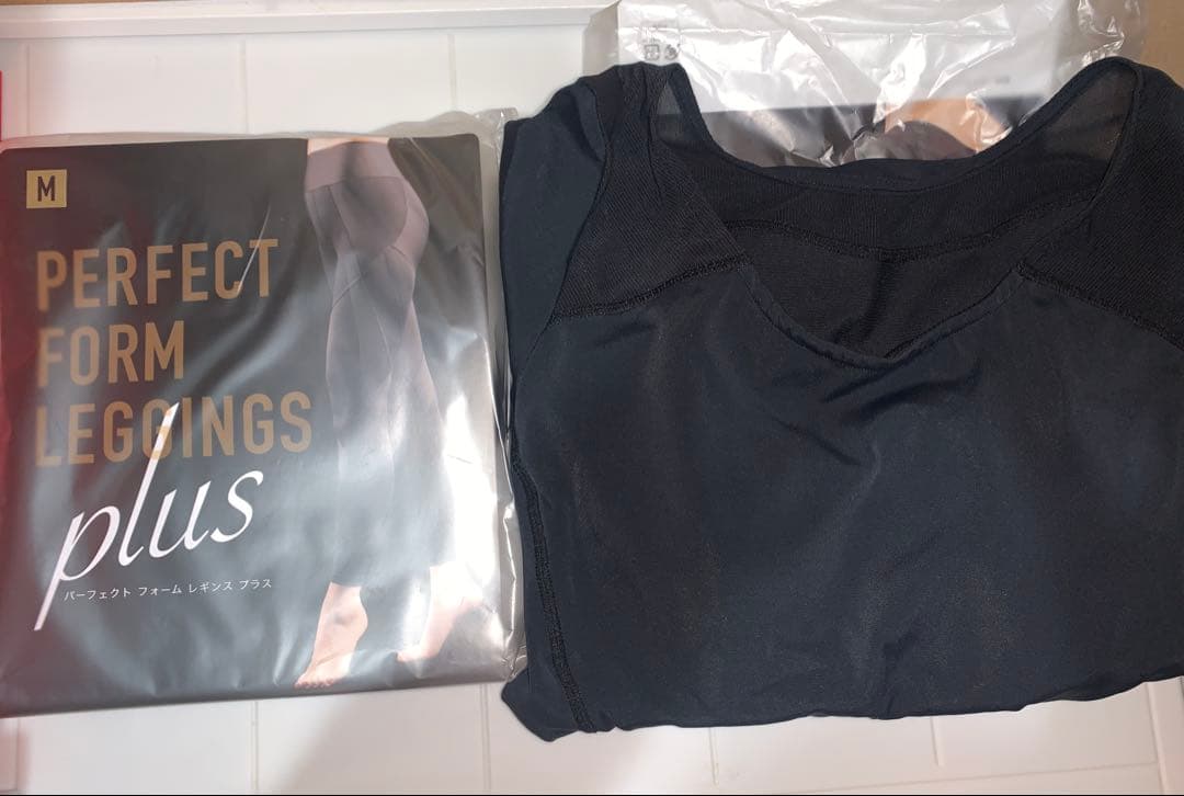 新品と一度着用のみ上下セット　Rintosull パーフェクトフォーム　Mサイズ