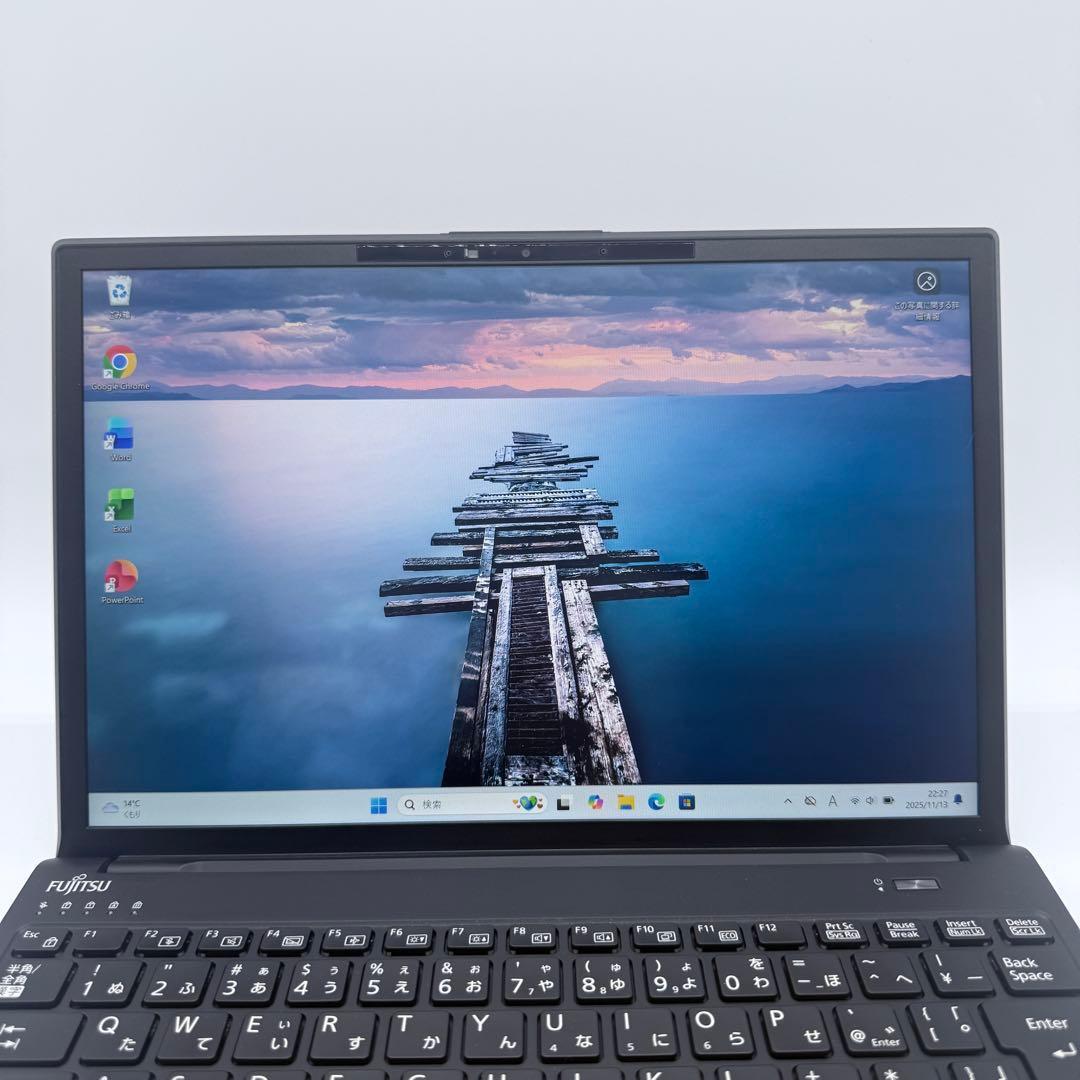 美品 ノートパソコン 第13世代 Corei5/8GB/256GB オフィス付き