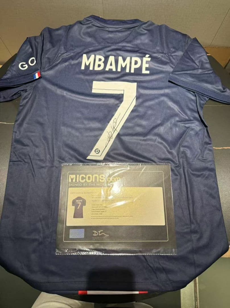 キリアン・エムバペ 直筆サイン入りパリ・サンジェルマン代表ユニフォーム