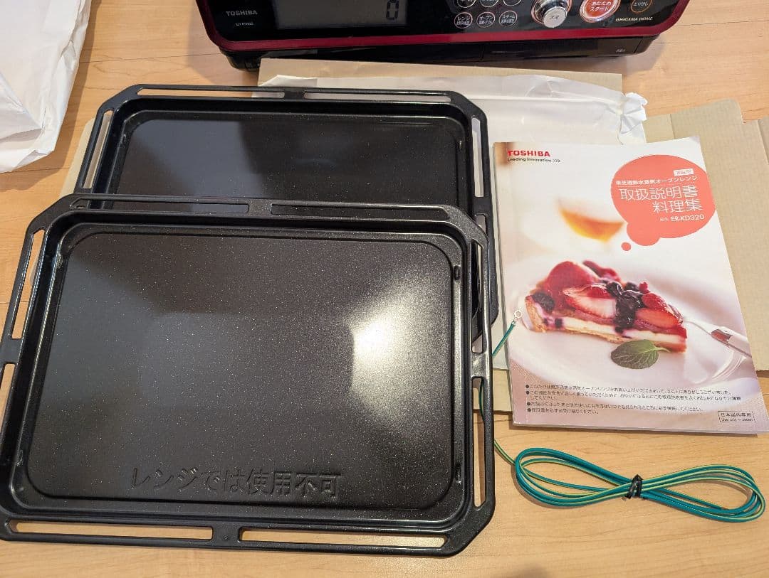 東芝　電子レンジ 石窯ドーム　ER-KD320（R）