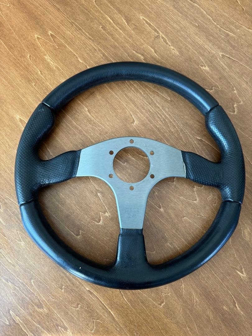 MOMO RACE TYP D35 ステアリング 直径35センチ