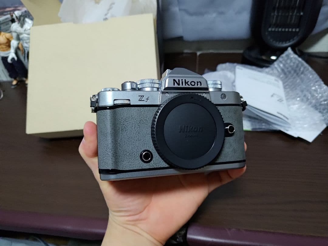 Nikon　zf 40mm f/2 SE レンズキット　シルバー　ストーングレー